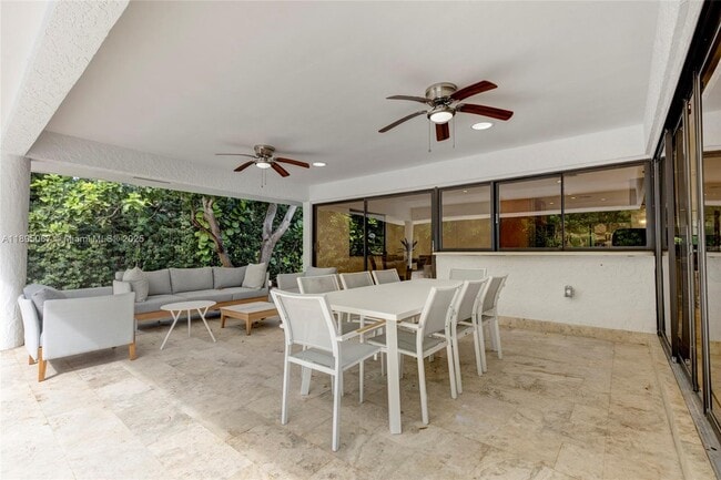 Building Photo - 8118 Los Pinos Blvd