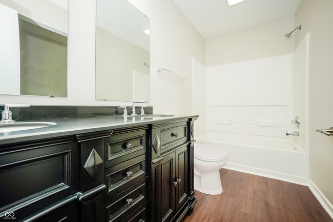 Building Photo - 1330 Central Park Dr