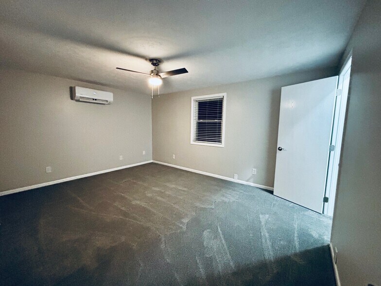 Building Photo - 981 Yale Ave