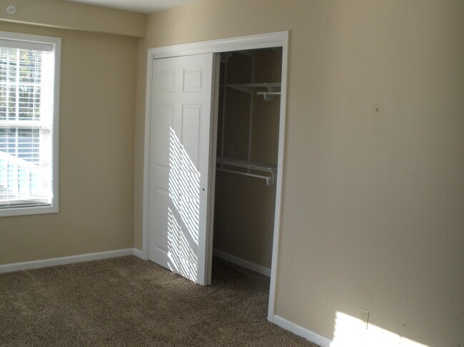 Building Photo - 1014 Hospital Dr