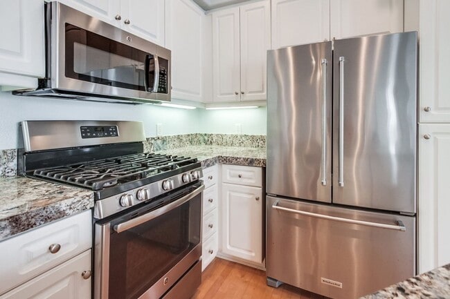 Building Photo - ***Available for move in on June 30, 2025*...