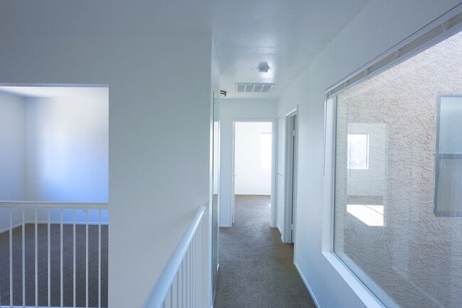 Building Photo - Stunning 3 Bed / 2.5 Bath Home w/ Loft, Two-Story Atrium & Remodeled Kitchen