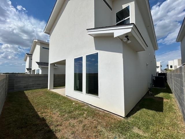 Building Photo - 7524 Cresta Bella St