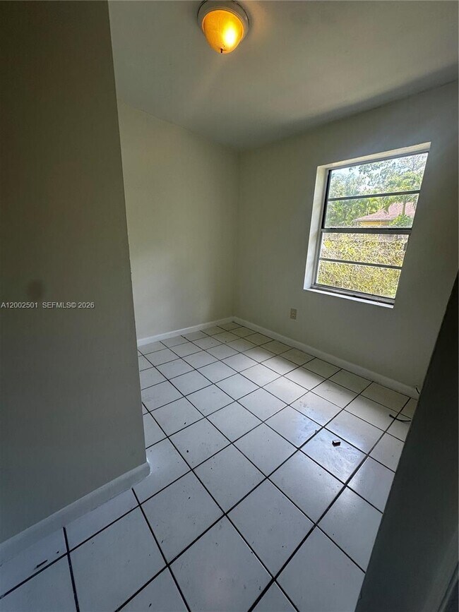 Building Photo - 821 SW 2nd St