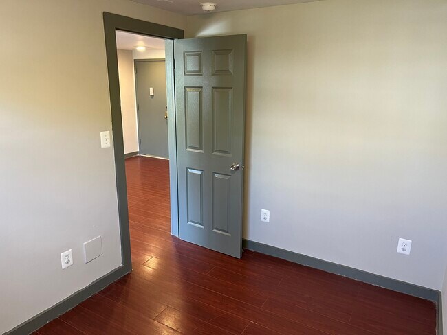 Building Photo - 32 Cook Ave