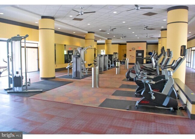 Building Photo - 4500 S Four Mile Run Dr