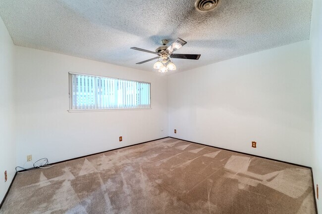 Building Photo - North Yuba City 3 bd 2 bath Home