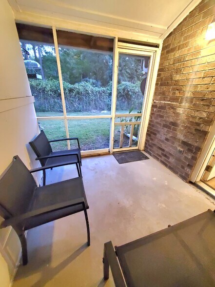Screened-in Porch & Patio Space - 2039 Rondo St