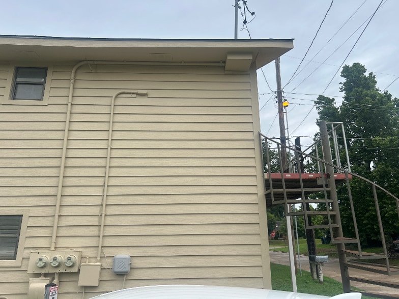 Building Photo - 1207 N Ross Ave
