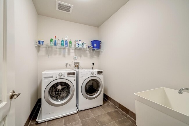 Building Photo - 6900 Fleetwood Rd