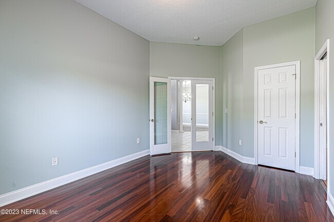 Building Photo - 2465 Pinehurst Ln