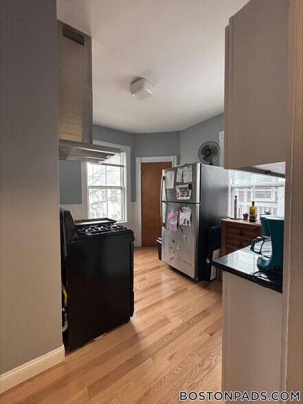 Building Photo - 137 Columbia St