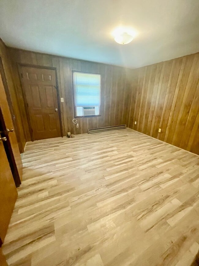 Building Photo - Must see Newly renovated 1 bedroom 1 bath ...