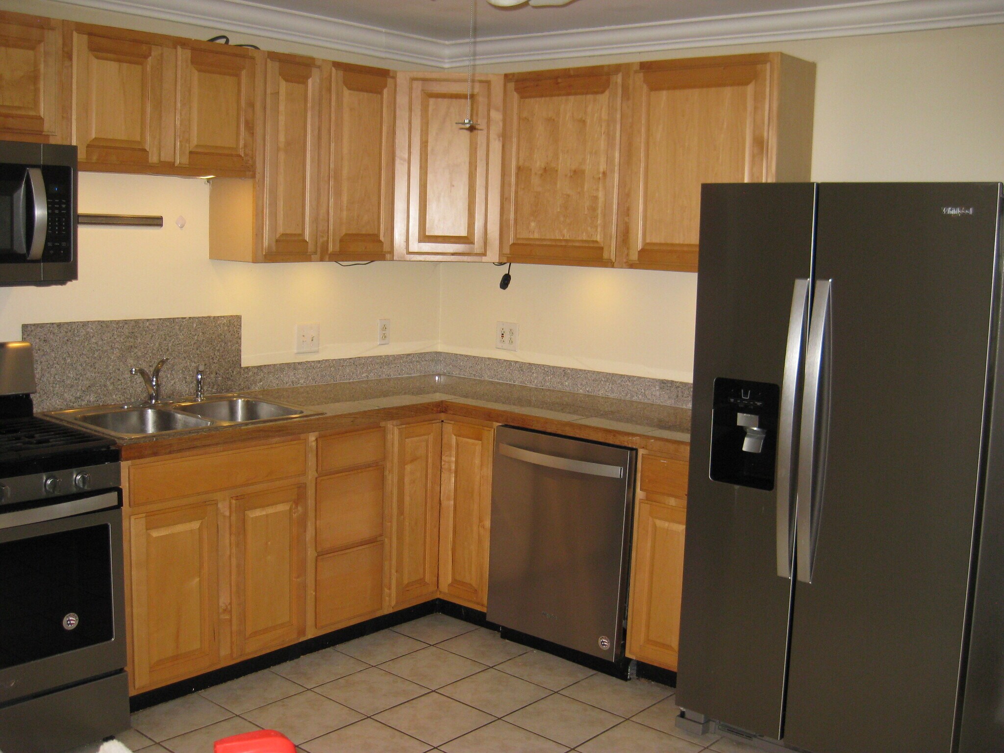 Building Photo - 54 Hartsen St
