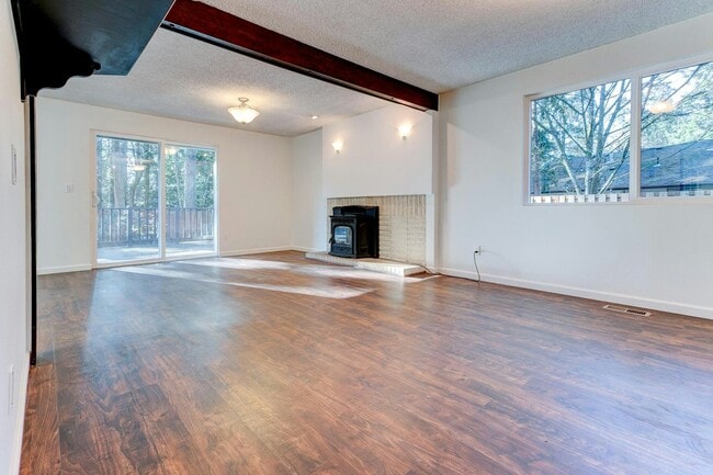 Building Photo - 4830 SW Dawn St