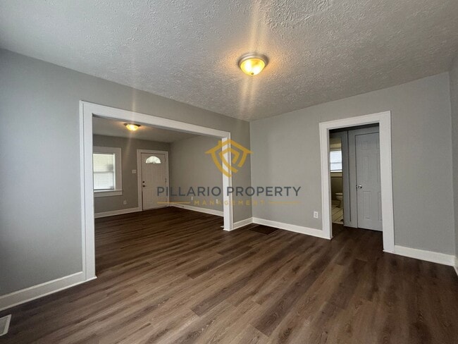 Building Photo - Renovated 3 Bedroom 2 Bathroom in Brookside Park available now!
