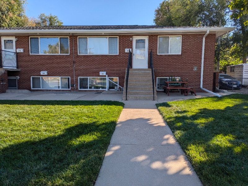 Building Photo - 720 21st St