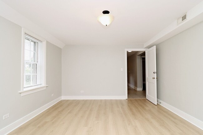 Building Photo - Spacious Fry's Spring Basement Apartment