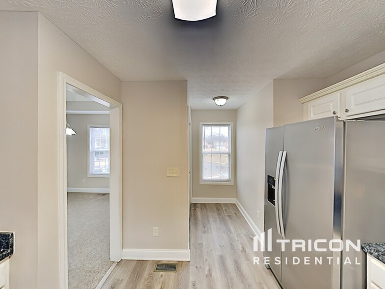 Building Photo - 718 Creekridge Ct