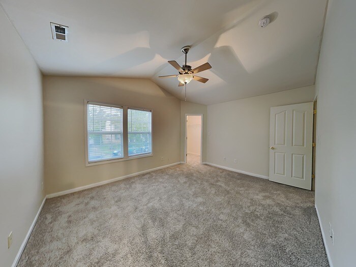 Building Photo - 2727 Oasis Ln