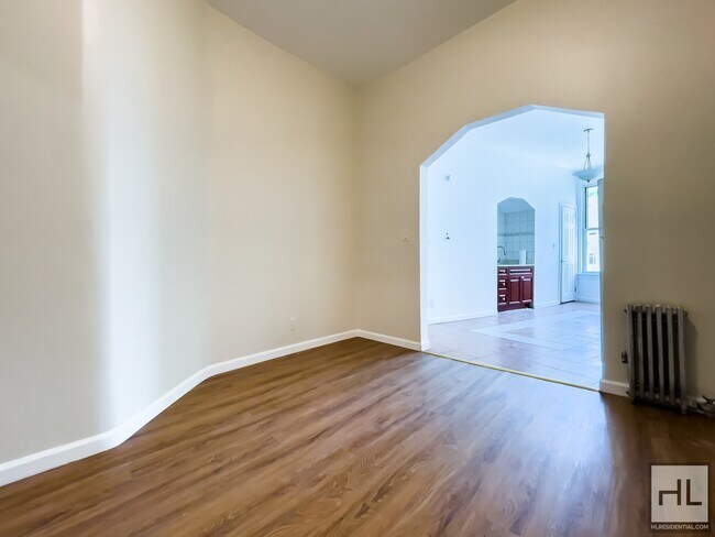 Building Photo - DIAMOND STREET / Newly Renovated Classic R...