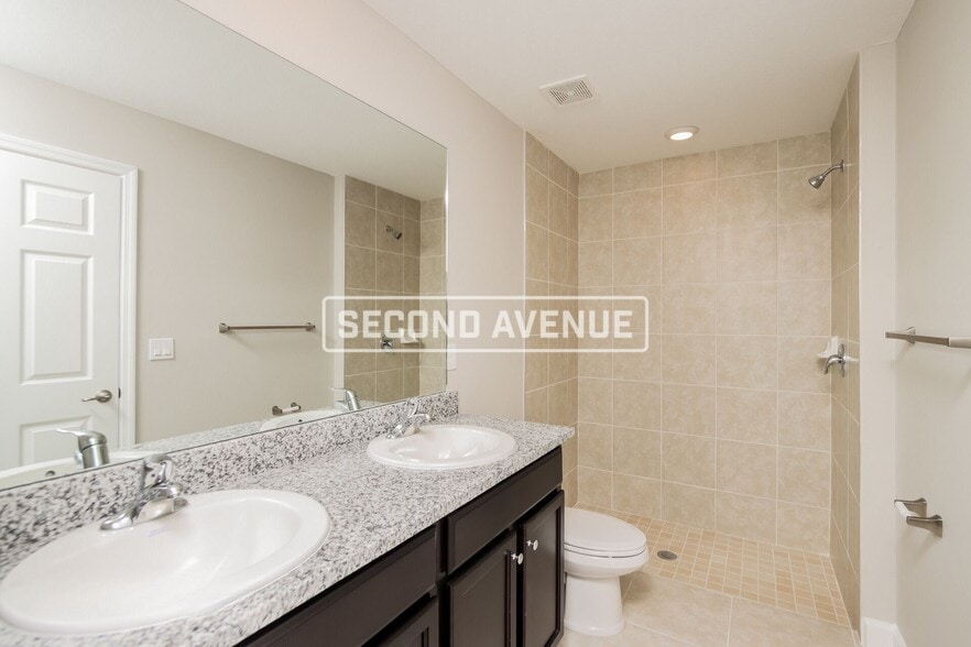 Building Photo - 550 Waterside Rd SE