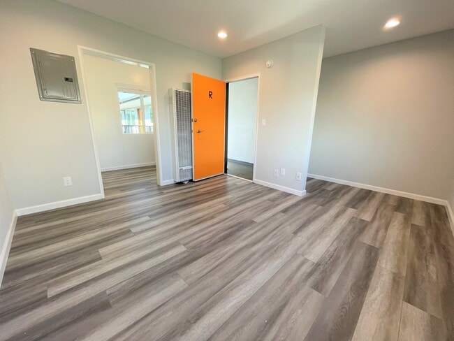 Building Photo - Belmont Manor Apartments