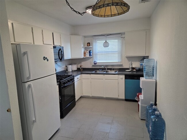 Building Photo - 2559 Valwood Pkwy