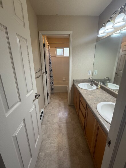 Building Photo - 296 Narrow Leaf Dr
