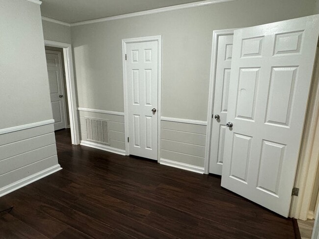 Building Photo - BRICK & BEAUTIFUL! 3 Bedroom MOVE IN READY
