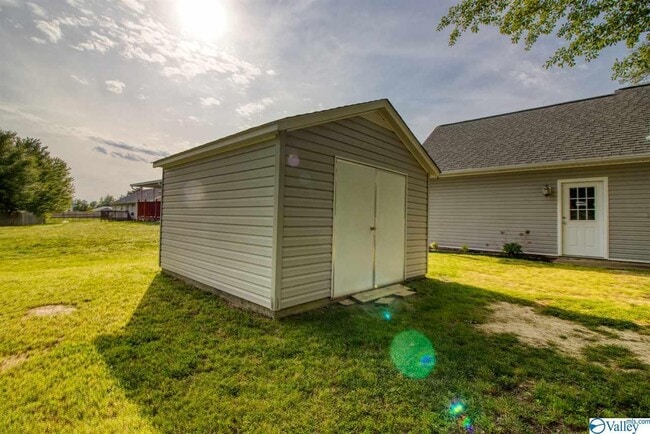 Building Photo - 328 Land Cir