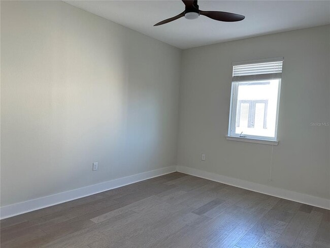 Building Photo - 837 Calla Terrace N