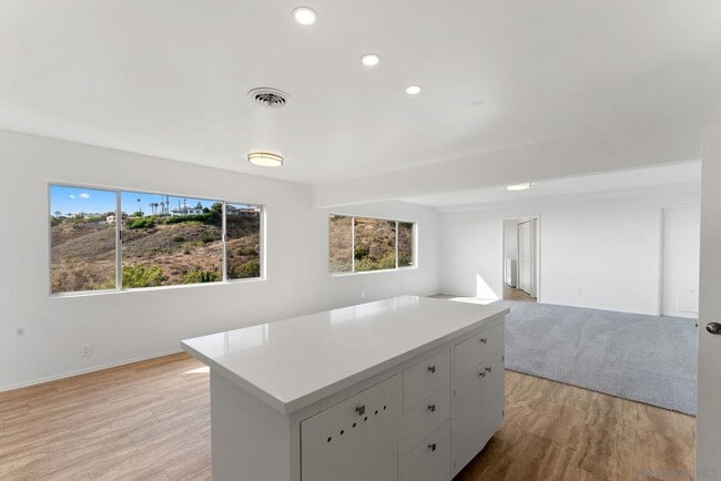 Building Photo - 5995 La Jolla Corona Dr