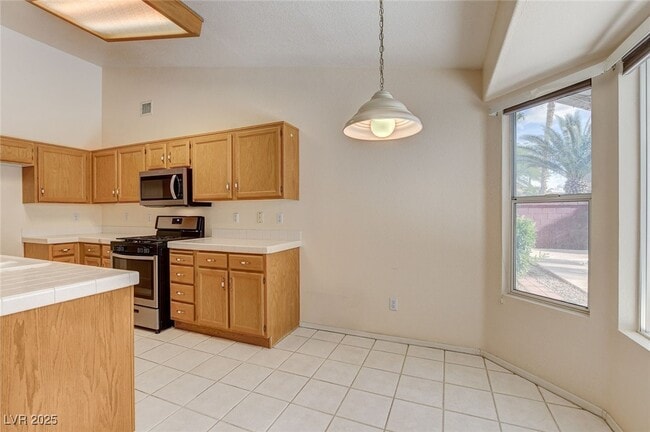 Building Photo - 114 E Tamarack Dr