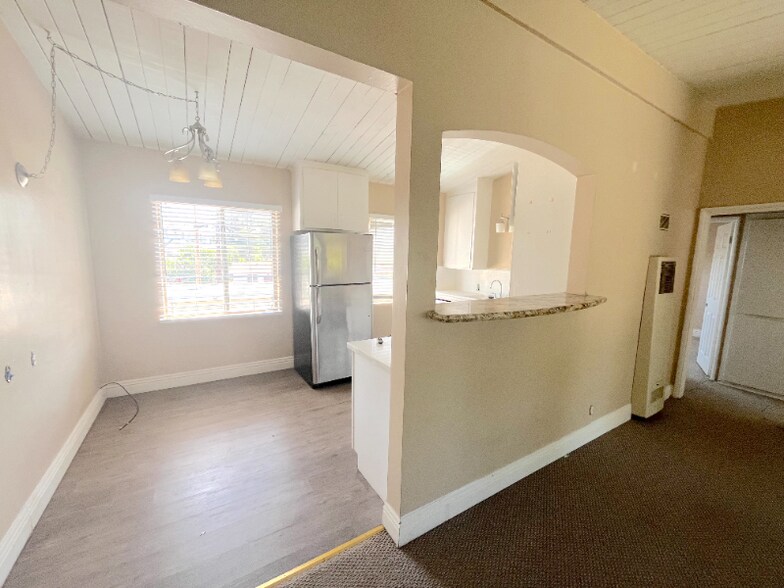 Building Photo - 850 S Rosemead Blvd