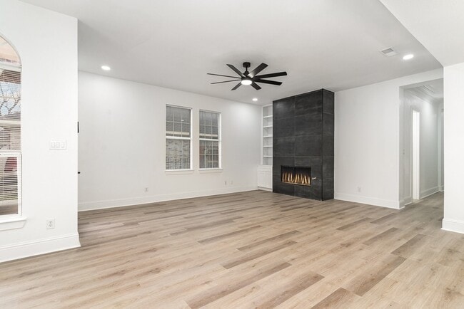 Building Photo - 2422 Vagas St