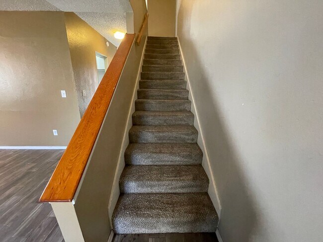 Building Photo - 3 Bed Duplex OKC
