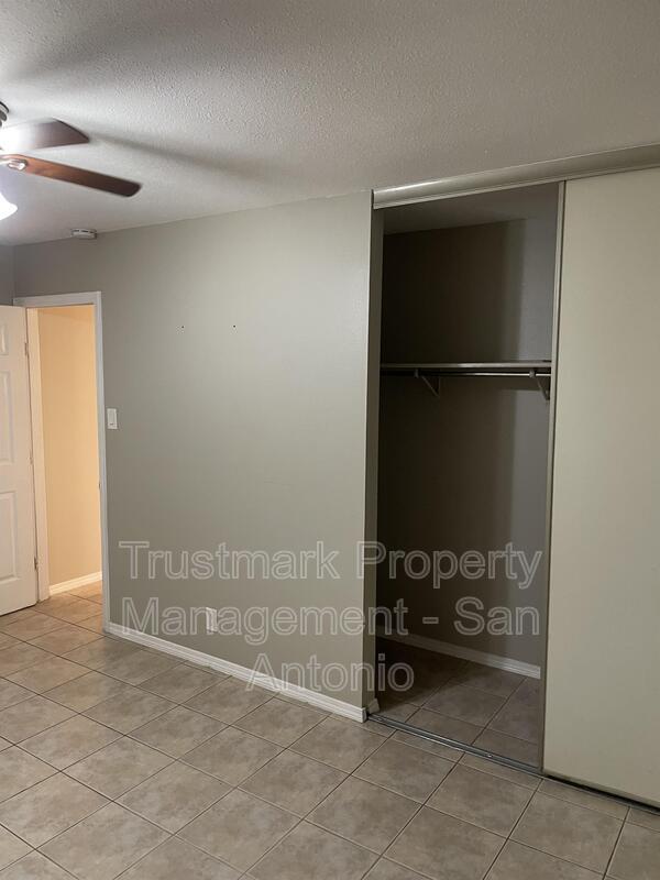 Building Photo - 8335 Bent Meadow Dr