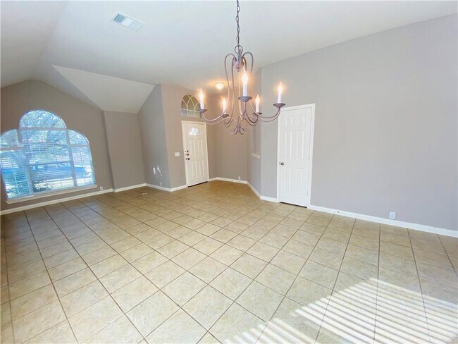 Building Photo - 561 Golden Creek Dr