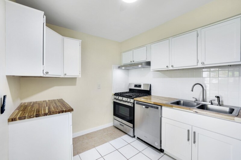 Building Photo - 527 Goodland Dr