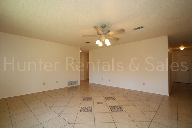 Building Photo - 2804 Derby Dr