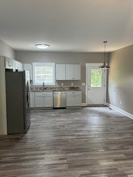 Building Photo - 158 Drake Rd