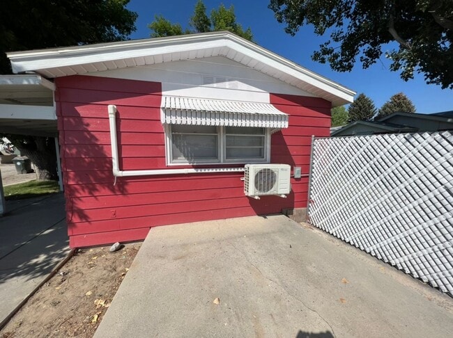 Building Photo - 429 E Pine St