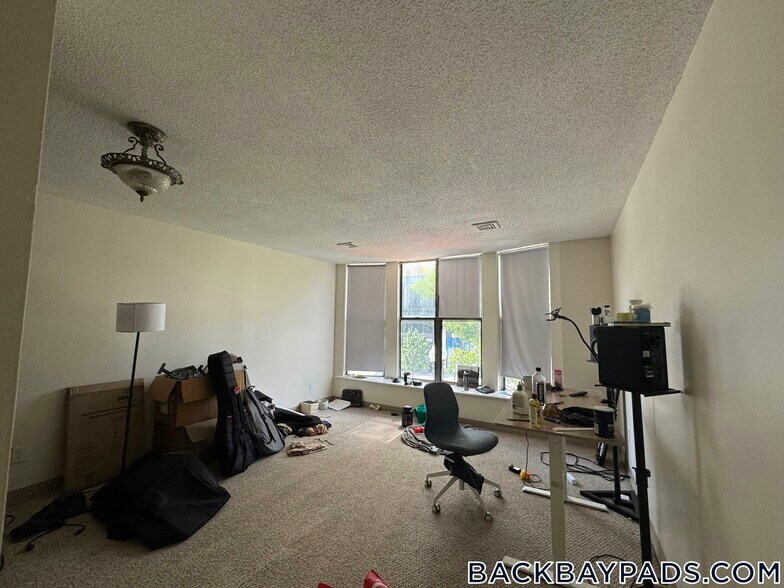 Building Photo - 1078 Boylston St