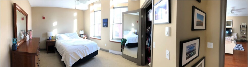 Building Photo - 537 Congress St