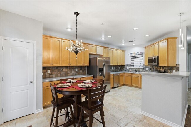 Building Photo - Beautiful 3-Bedroom, 2.5-Bath Townhouse in Plano ISD