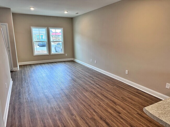 Building Photo - 617 Jacks Xing Dr