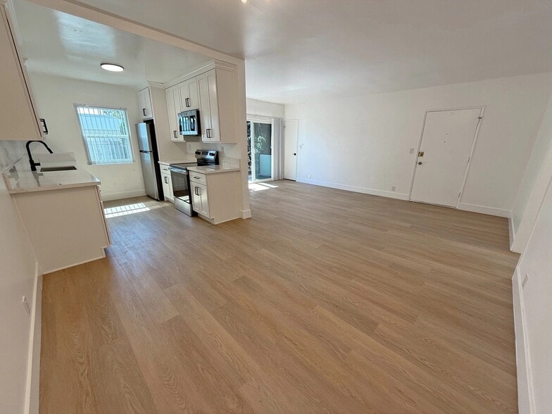 Building Photo - 520 Hayworth Ave