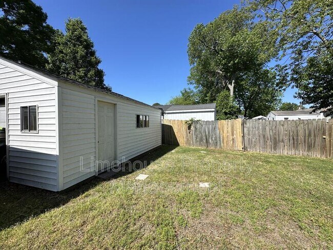 Building Photo - 8803 Tidewater Dr