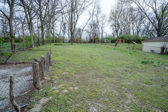 Building Photo - 3914 Creekside Dr